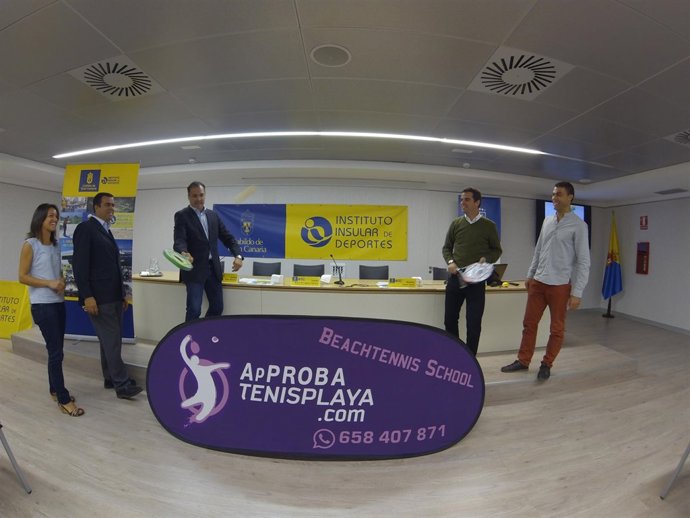 Carlos Esther y Lucas Bravo de Laguna en el peloteo que cayó del número 3 del PP