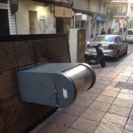 Contenedores soterrados estropeados