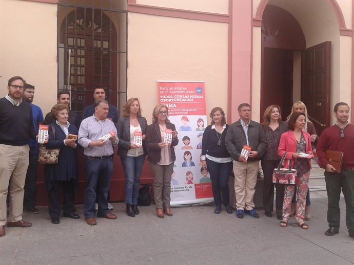 Campaña de recogida pública del PP en favor de la igualdad de oportunidades.