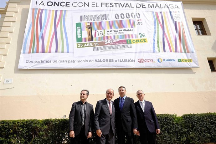 Vigar, delegados de ONCE Andalucía y Málaga y De la Torre cupón Festival Cine
