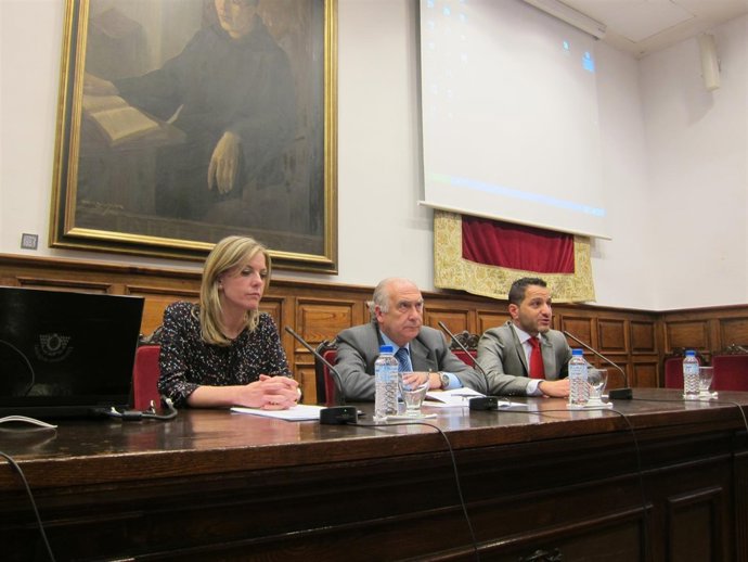 Blanco (izquierda), durante la inauguración de las jornadas. 