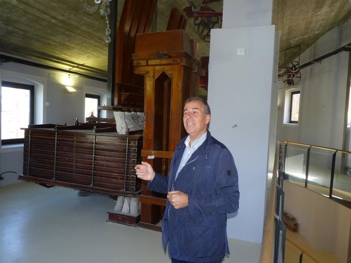 El alcalde de Barbastro visita el edificio