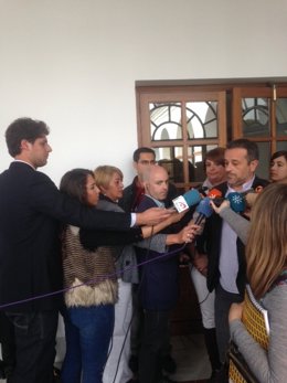 José Antonio Castro en atención a los periodistas