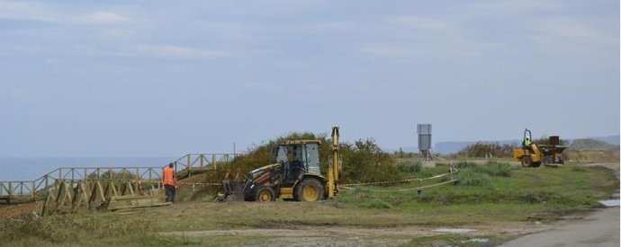 Trabajos de la senda costera (Archivo)