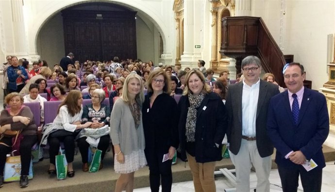 Jiménez, en el centro, en el encuentro provincial de mujeres.