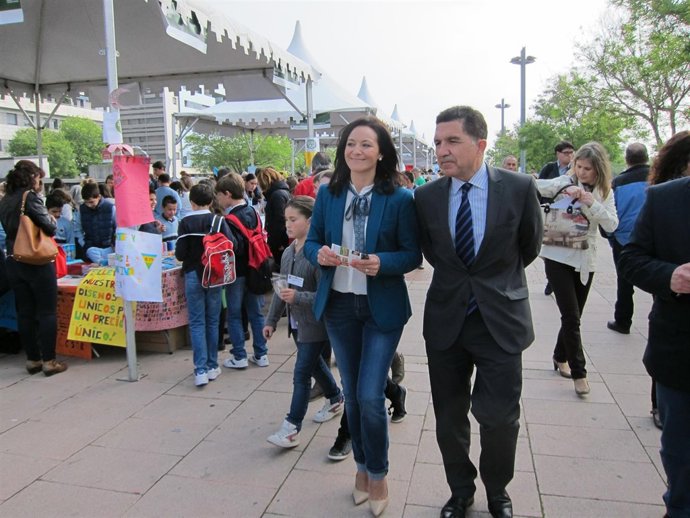 Crespín y Llanes visitan la Feria del Emprendimiento en Córdoba