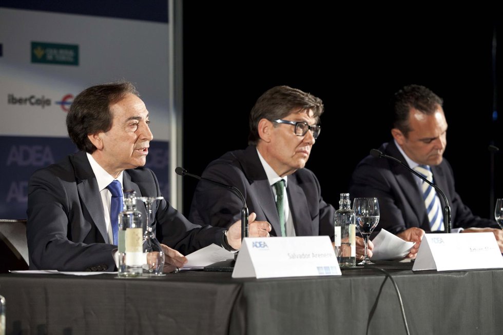 El presidenciable del PAR, Arturo Aliaga, en el Foro ADEA.
