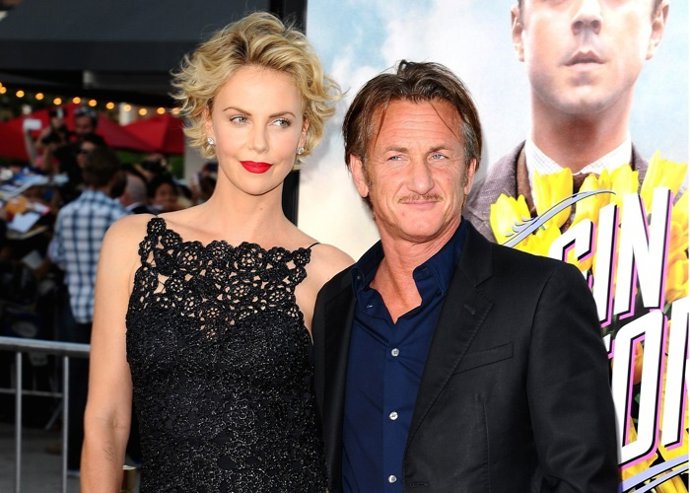 Charlize Theron, como una adolescente: Sean Penn está muy bueno