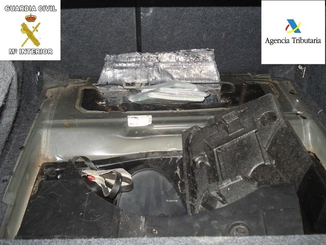 Droga oculta en un turismo intervenido en el puerto de Melilla