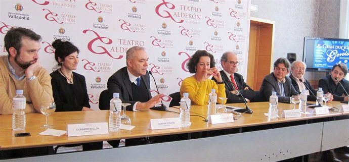 Concejala Cantalapiedra, directores de teatro e integrantes de la zarzuela