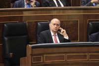 Interior sale al paso de bulos en redes sociales y subraya que no ha elevado la alerta antiterrorista