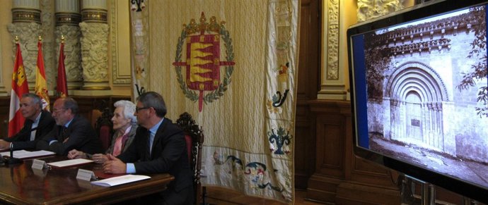 Anuncio de la donación de placas fotográficas de la familia López-Muñiz