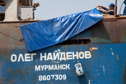 Crew of  pirate russian pelagic fishing trawler OLEG NAYDENOV placing back cover