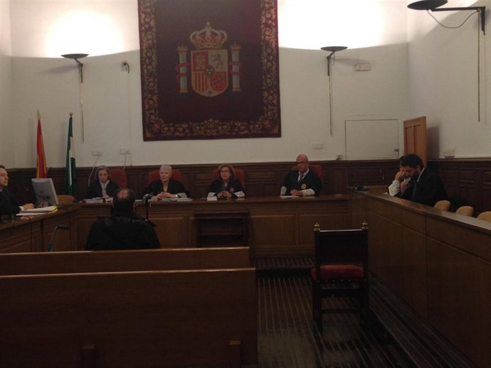 Juicio al acusado de abusar sexualmente de su nieta