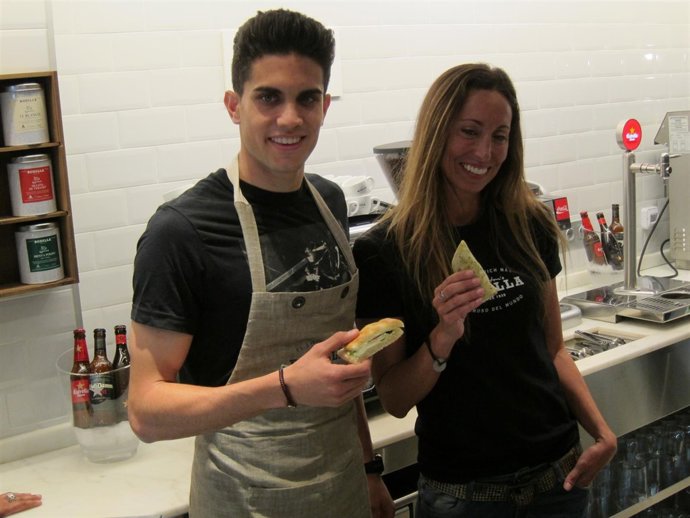 Marc Bartra y Gemma Mengual inauguran la tienda de Rodilla en Via Laietana