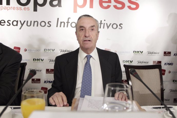 El presidente de la CNMC, José María Marín Quemada, desayuno Europa Press