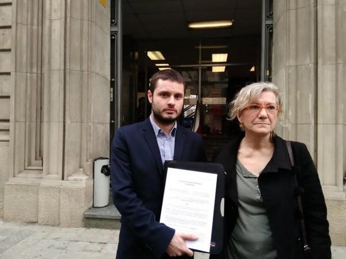 La alcaldable de la CUP en Barcelona, Maria José Lecha, y Xavi Monge