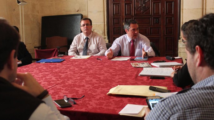 Espadas con los sindicatos.