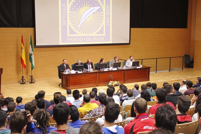 Inauguración de las I Jornadas Científicas sobre Rendimiento Físico y Deportivo 