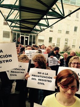 Concentración en Las Salesas