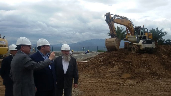 Agustín Iglesias Caunedo, en su visita a las obras