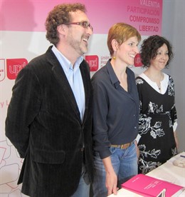 Rodrigo Alzaga (I), Carolina Martín (centro) y Águeda Arranz (D)