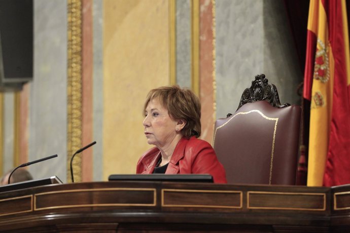 Celia Villalobos presidiendo el pleno del Congreso