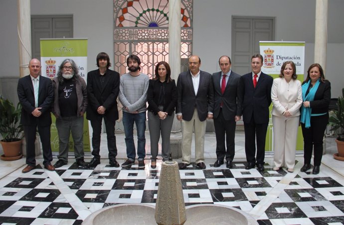 Sebastián Pérez con los galardonados con el Premio Andalucía de la Crítica