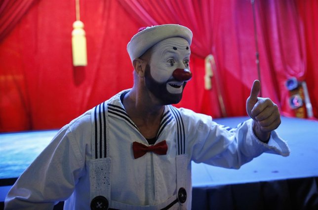 A clown from Cirque du Soleil warms up the audience before the unveiling of Bloo