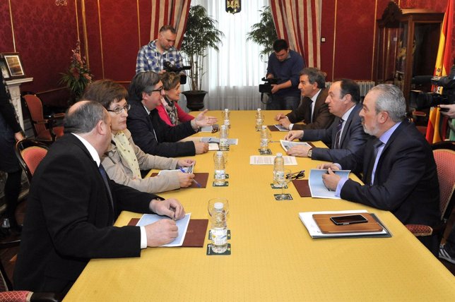 Reunión de Sanz con alcaldes de Calahorra, Arnedo,Alfaro y Cervera