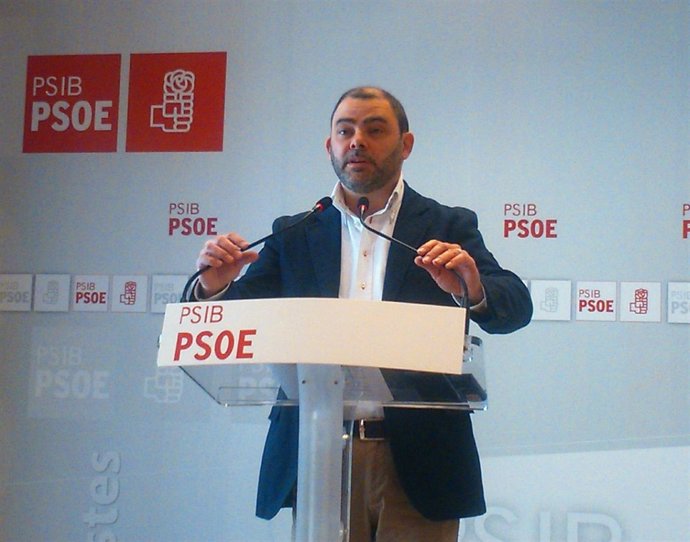Cosme Bonet en rueda de prensa