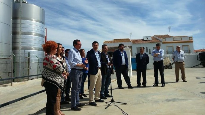 El presidente del PP-A, Juanma Moreno, en Chucena (Huelva).