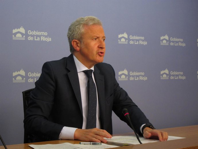 El portavoz del Gobierno de La RIoja, Emilio del Río, informa del Consejo