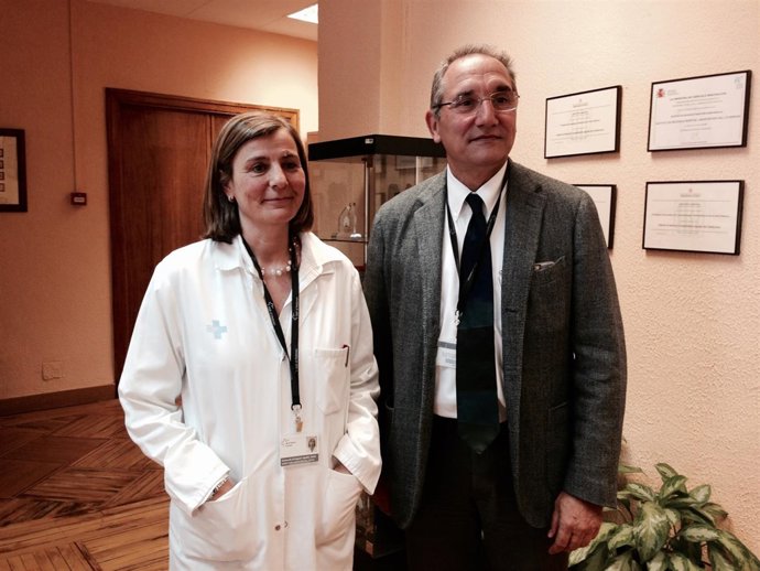 La dtora.Asist.Del Vall d'Hebron, A.Ochoa de Echagüen, y el gerente V.Martínez