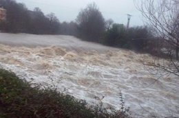 Crecida del río Pisueña en La Penilla (Archivo)