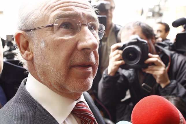 Rodrigo Rato en frente de su despacho