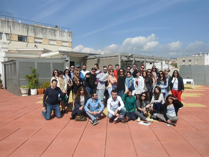 Mayoral con los jóvenes participantes