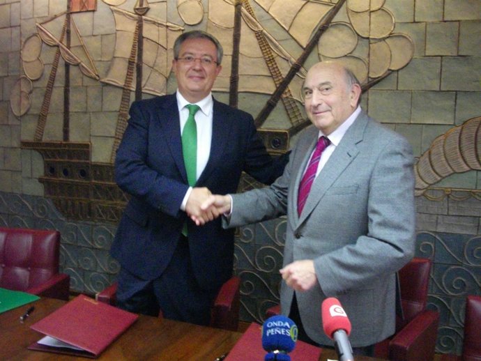 Firma entre la Cámara de Comercio de Avilés y Caja Rural