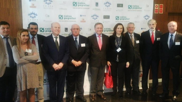 Noblejas (Ivefa), en el centro, entre los consellers Buch y Moragues.