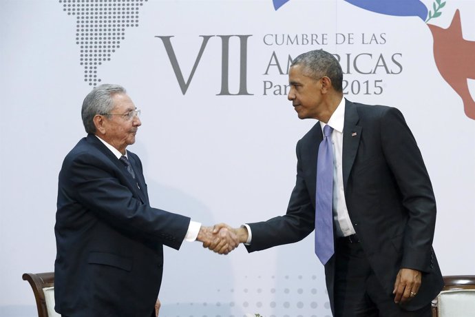 Los presidentes estadounidense, Barack Obama, y cubano, Raúl Castro