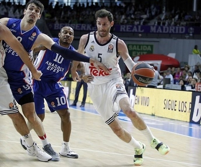 Rudy Fernández, ante el Efes en un partido de los cuartos de final