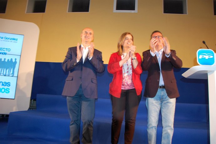 Fátima Báñez arropa al candidato del PP de Lepe