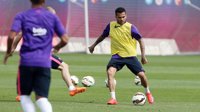 Alves regresa a la convocatoria ante el Valencia