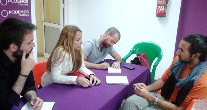 Noemí Santana durante una reunión con Greenpeace