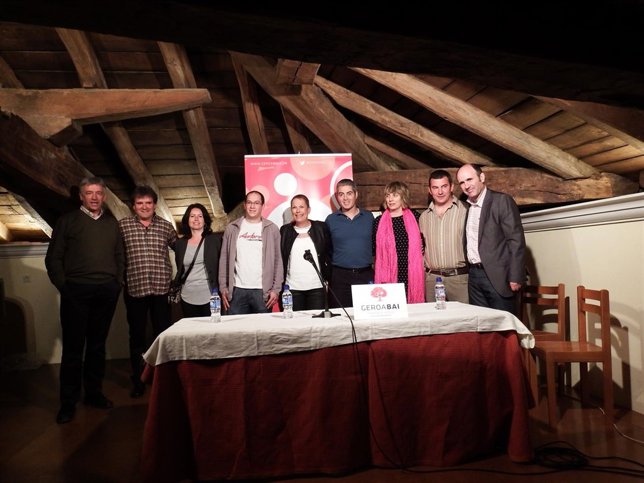 Barkos y Ayerdi junto a los candidatos de Baztán
