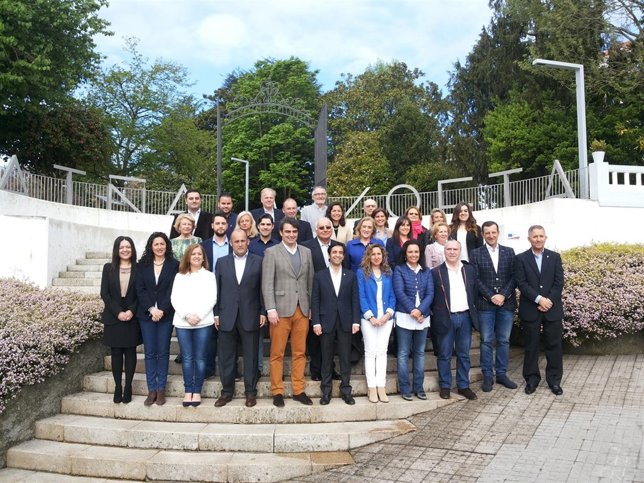 Candidatura del PP de Ferrol con Rey Varela en el centro