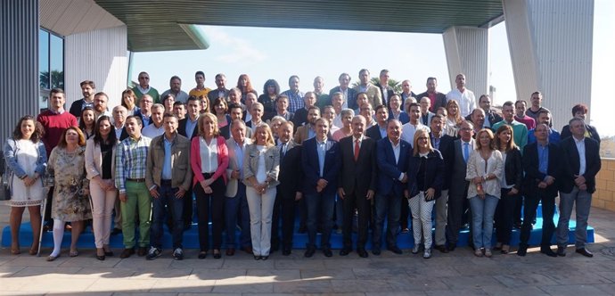 El presidente del PP de Málaga junto a los 103 candidatos del PP a 24mayo2015