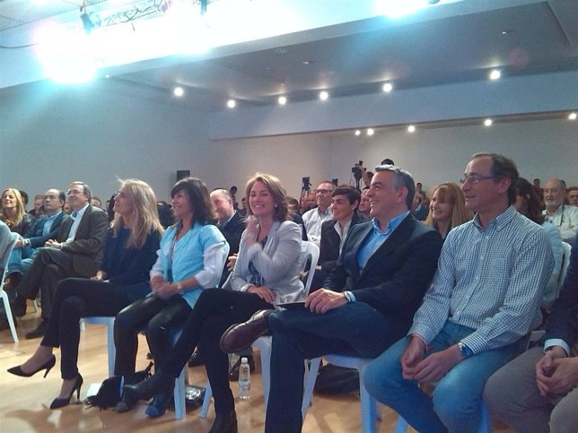 Alonso y De Andrés, junto a otros responsables del PP