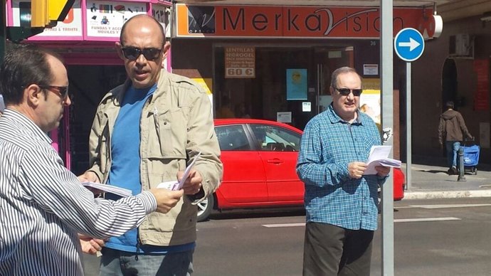 Zorrilla entrega material electoral Málaga para la Gente 24M