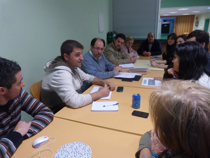 Julio Esteban (PAR) se reúne con Asociación de Vecinos del Arrabal.